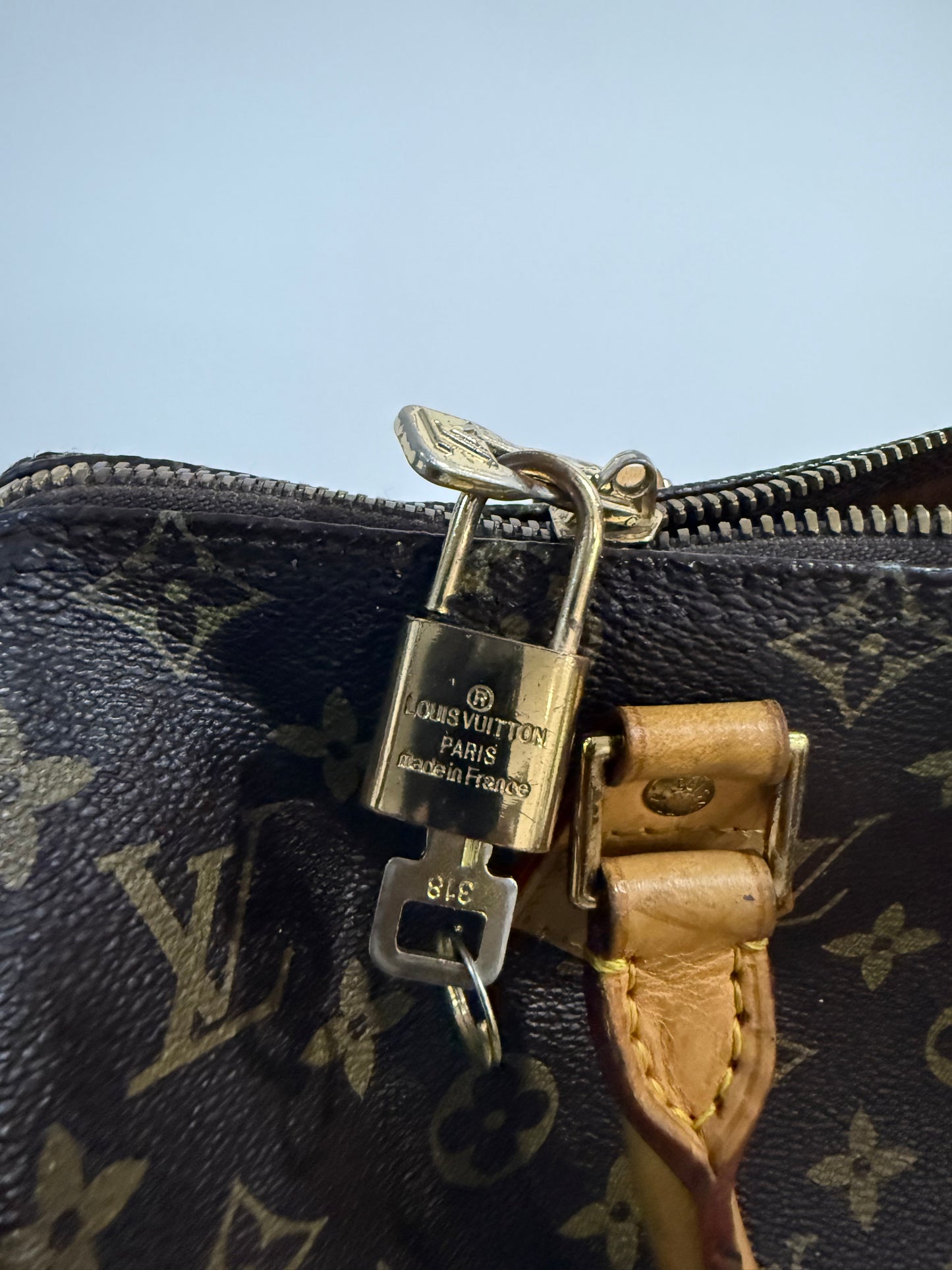 Louis Vuitton Speedy 30 – Monogram Canvas with Lock, Key & Removable Strap | Vintage Authentic