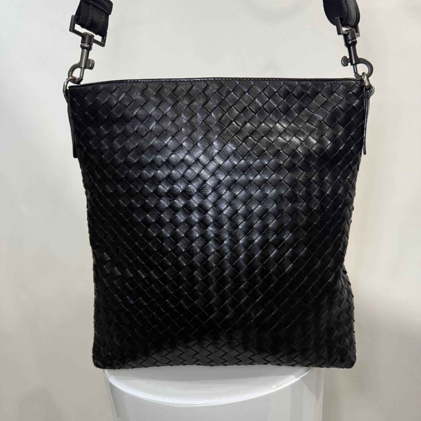 Bottega Veneta Intrecciato Nappa Messenger Bag – Black Woven Leather | Authentic Italian Luxury
